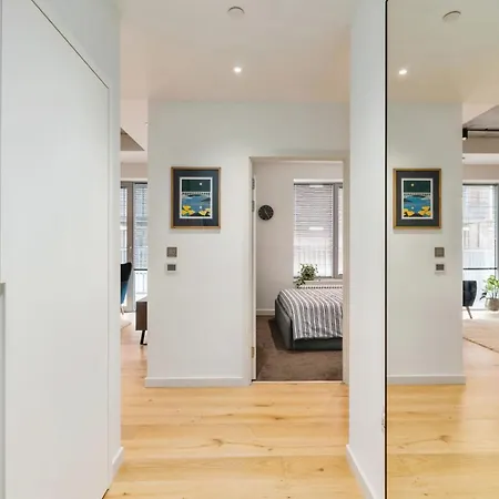 Chic 2 Bedroom Flat With Balcony Londres Extérieur photo